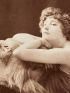 COLETTE : Portrait photographique de Colette à la peau de lion - Prima edizione - Edition-Originale.com