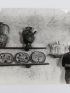 PICASSO : Photographie originale de Pablo Picasso dans son atelier de Vallauris avec ses céramiques et un plâtre - Prima edizione - Edition-Originale.com