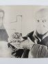 PICASSO : Photographie originale de Pablo Picasso tenant une chouette dans son atelier du Château Grimaldi à Antibes - Erste Ausgabe - Edition-Originale.com