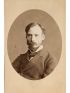 RENOIR : [PHOTOGRAPHIE] Portrait photographique de jeunesse d'Auguste Renoir en médaillon - Edition Originale - Edition-Originale.com