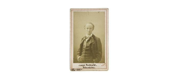 BAUDELAIRE : Portrait photographique de Charles Baudelaire les mains dans les poches : 