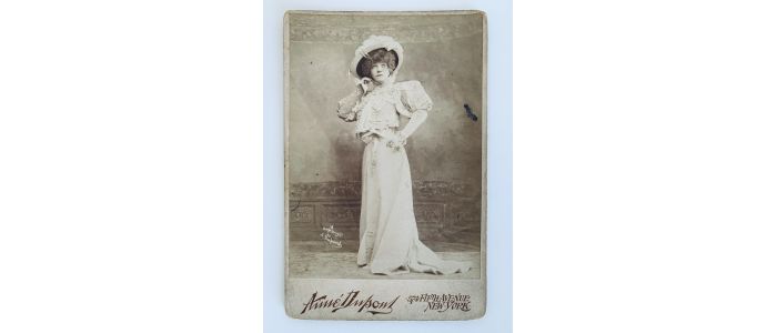 BERNHARDT : [PHOTOGRAPHIE] Portrait photographique de Sarah Bernhardt - First edition - Edition-Originale.com