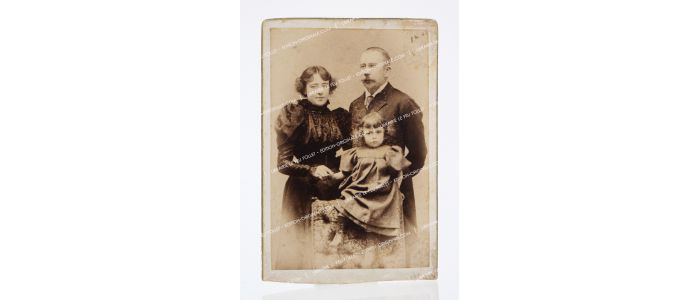 CELINE : Portrait photographique de la tante de Louis-Ferdinand Céline, accompagnée de sa fille et son mari - First edition - Edition-Originale.com