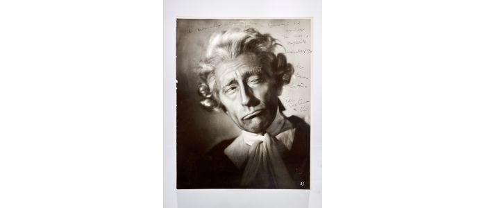 COCTEAU : [PHOTOGRAPHIE] Portrait photographique de Jean Cocteau dédicacé par le poète à Willy Michel - Signed book, First edition - Edition-Originale.com