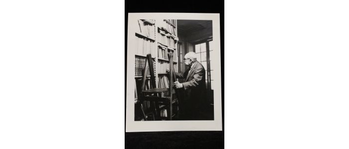 DUMEZIL : Georges Dumézil dans sa bibliothèque - Signed book, First edition - Edition-Originale.com
