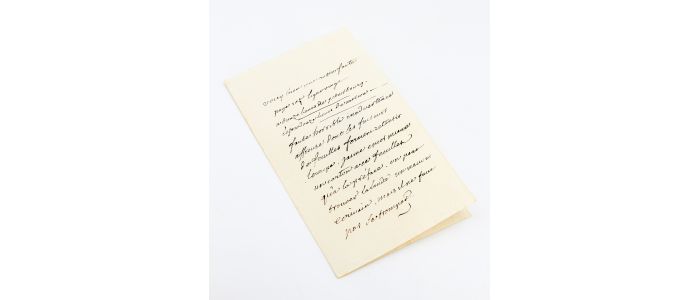 VOLTAIRE : Lettre autographe de Voltaire, enrichie de son paraphe, adressée à son éditeur genevois Gabriel Cramer : 