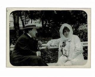 GUITRY : [PHOTOGRAPHIE] Portrait photographique de Sacha Guitry et Sarah Bernhardt réalisée pendant le tournage du film 