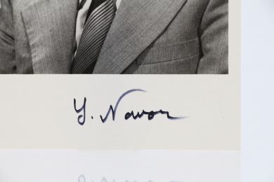 NAVON : Portrait photographique signé d'Yitzhak Navon, président de l'état d'Israël de 1978 à 1983 - Autographe, Edition Originale - Edition-Originale.com