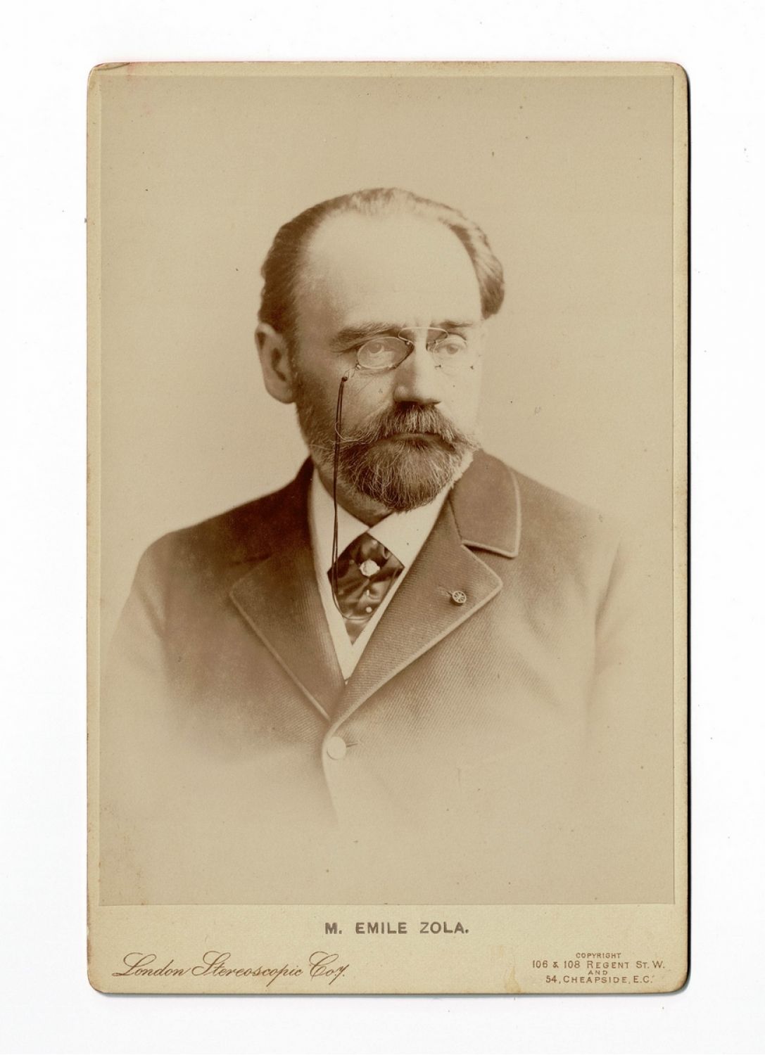 ZOLA : Portrait photographique d'Emile Zola à la Légion d'honneur - Prima  edizione 